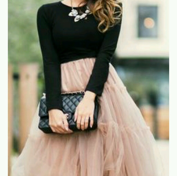 Meet your Posher, Adriana 💞Ambassador 💞 - Picture 1 of 6